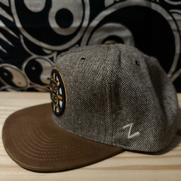 Boston Bruins Hockey Vintage Classic Brown Wool Suede Zephyr NHL Snap Back Hat - Picture 2 of 3